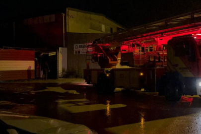 Bursa'da çaldıkları aracı parçalarken yakalandılar