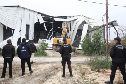Nilüfer'de kaçak işyerleri yıkıldı