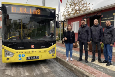 Bursa'da mahalleye 5 yıl sonra gelen otobüsü böyle karşıladılar