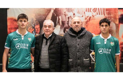 Bursaspor'dan Ahmet Hakan Atış ve Ahmet Berke Ay’la profesyonel sözleşme