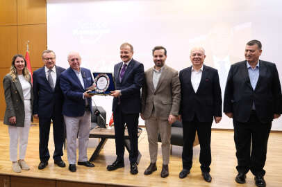 Celal Sönmez Mudanya Üniversitesinde öğrencilerle buluştu