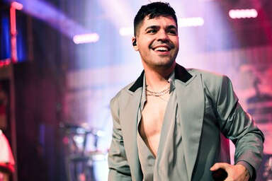 Emir Can İğrek’i Artık Başak Dizer Giydiriyor