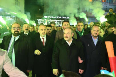 Başkan Aktaş, meşale ve havai fişeklerle karşılandı