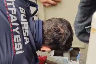 Bursa’da duvar içerisinde sıkışan yavru kedi böyle kurtarıldı