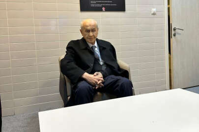 MHP Lideri Bahçeli kurultay öncesi omzunu burktu