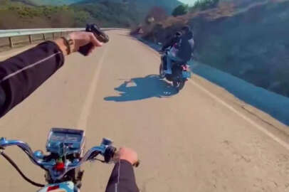 Bursa'da gençlerin kurusıkı tabanca ile yolculuğu kamerada