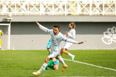 Nilüfer Altınova’ya gol yağdırdı