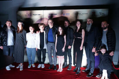 Sırrını Biliyorum Filmine Oyunculu Gösterim