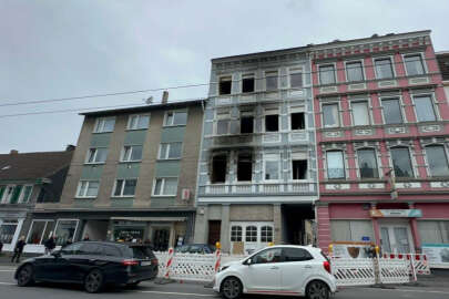 Türklerin yaşadığı bina kundaklandı: 2’si çocuk 4 ölü, 9 yaralı