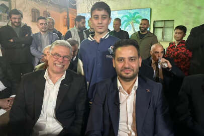 Bursa'da AK Parti ve CHP adayları iftarında bir araya geldi