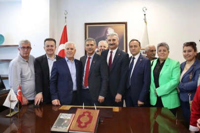 Gemlik Belediye Başkanı Şükrü Deviren görevi teslim aldı