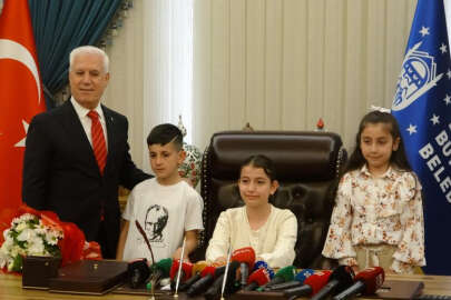 Başkan Bozbey koltuğunu çocuklara devretti
