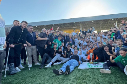 İsmail Yüksek memleketi İznik'te maç izlemeye koltuk değnekleriyle geldi