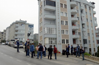 Bursa'da yıkım kararı verilen apartmanda gerginlik