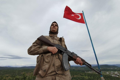 Gündüz evde anne, akşam vatan nöbetinde