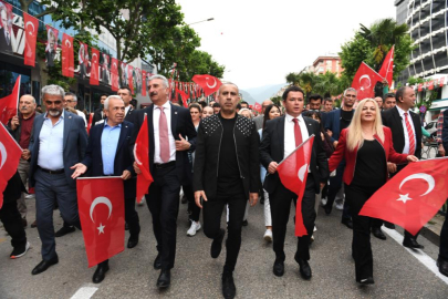 Bursa'da 19 Mayıs coşkusu caddelere sığmadı