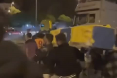 Bursa'da Galatasaray taraftarları Fenerbahçe tabutu taşıdı