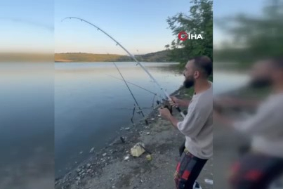 Bursa'da iki arkadaş oltayla 165 santimetrelik balık tuttu