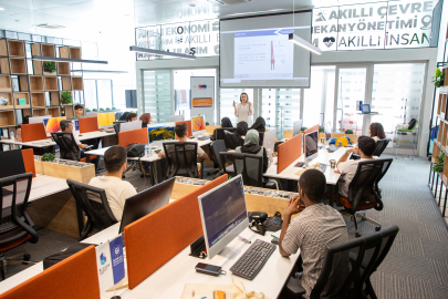 Büyükşehir'den genç girişimcilere 3 boyutlu tasarım eğitimi