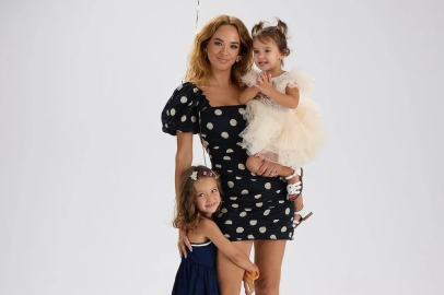 Seda Bakan eşi ve kızlarının tenis keyfi