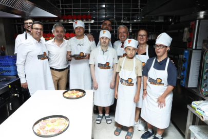 Başkan Şadi Özdemir, özel çocuklarla pizza yaptı