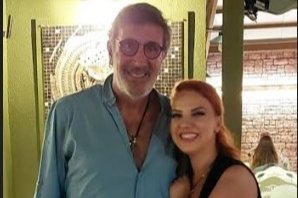 Cem Özer ve Kıvılcım Kalay ikilisi sahnede