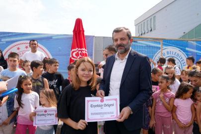 Gürsu’da yüzlerce çocuk yüzmeyi öğrendi