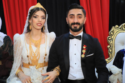 Aşiret düğününde dudak uçuklatan takı