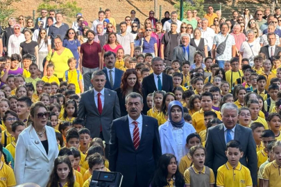 Yeni eğitim-öğretim yılının ilk ders zilini Bakan Tekin çaldı