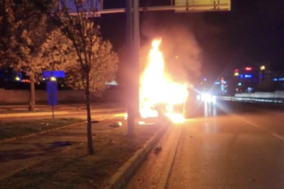Bursa'da feci kaza! Sürücü camdan fırladı, araç alev topuna döndü