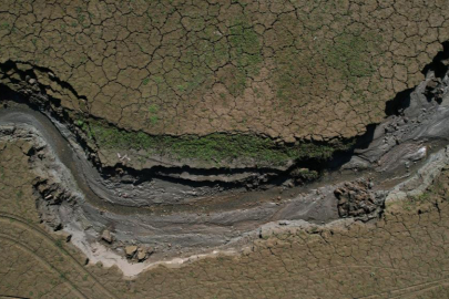 Göl kurudu çöle döndü