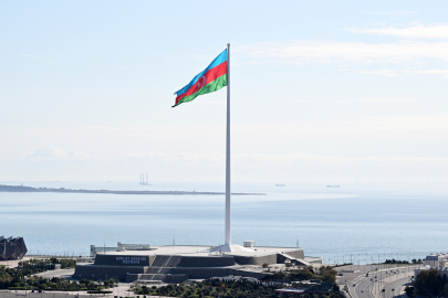 Dünyanın en büyük bayrağı Azerbaycan'da dalgalanıyor