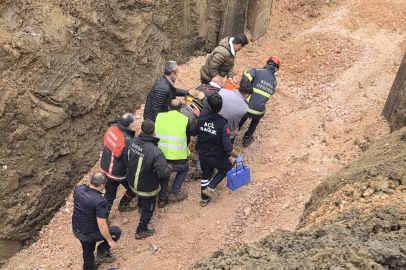 Bursa'da toprak altında kalan işçi kurtarmak için zamanla yarış