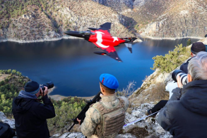 F-4E Phantom uçakları Sakarya Nehri'nin üzerinden uçtu