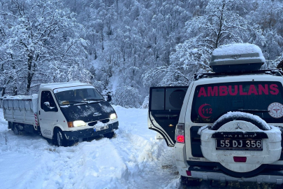 Yolda mahsur kalan 4 kişiyi UMKE kurtardı