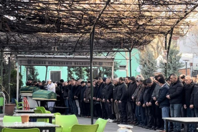 Bursa'da duruşmada öldürülen baba-oğul yan yana toprağa verildi