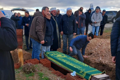 Usta sanatçı Özdemir Şenova son yolculuğuna uğurlandı