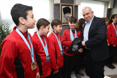 Başkan Şadi Özdemir başarılı sporcuları ağırladı