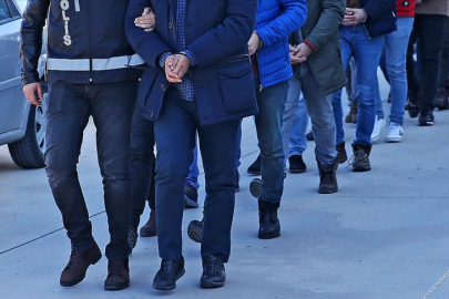 İzmir'de FETÖ/PDY operasyonu: 31 gözaltı