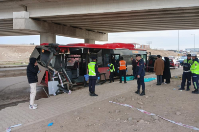 Belediye otobüsü tırla çarpıştı: 1 ölü, 1 yaralı