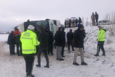 Kars’ta yolcu otobüsü devrildi: 23 yaralı