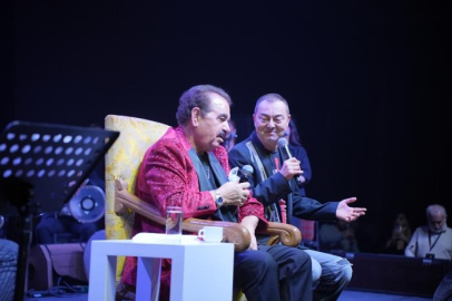 İbrahim Tatlıses'le Serdar Ortaç 2025'e beraber merhaba dedi!