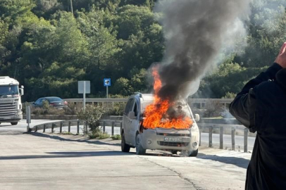 Seyir halindeki araç alev topuna döndü