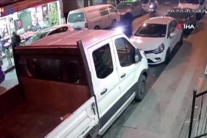 Cadde ortasında silahlı saldırı yapan motosikletli şahıslar kamerada