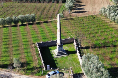 İznik'teki şeftali bahçesinde 2 bin yıllık dikilitaş
