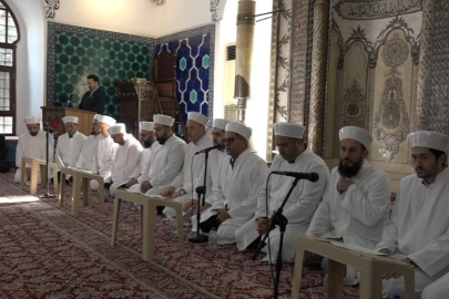 Bursa’da 20 din görevlisi, mezuniyet belgelerini aldı