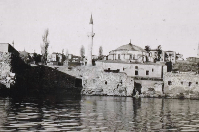 Yarısı toprağa gömülen 1499 yıllık Küçük Ayasofya Poternesi'nin yüzeye çıkarılarak restore edilmesi bekleniyor