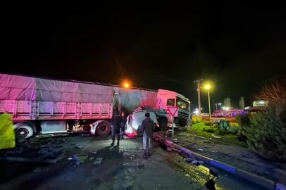 Bursa'da korkutan kaza: TIR'lar çarpıştı