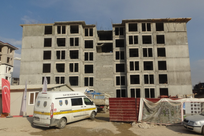 4'üncü kattan merdiven boşluğuna düşen işçi hayatını kaybetti