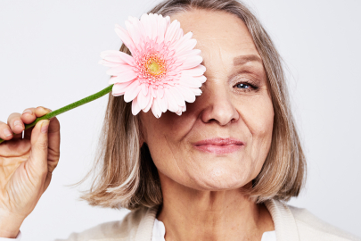 Menopoz sonrası göz kuruluğu ve katarakt riski artıyor